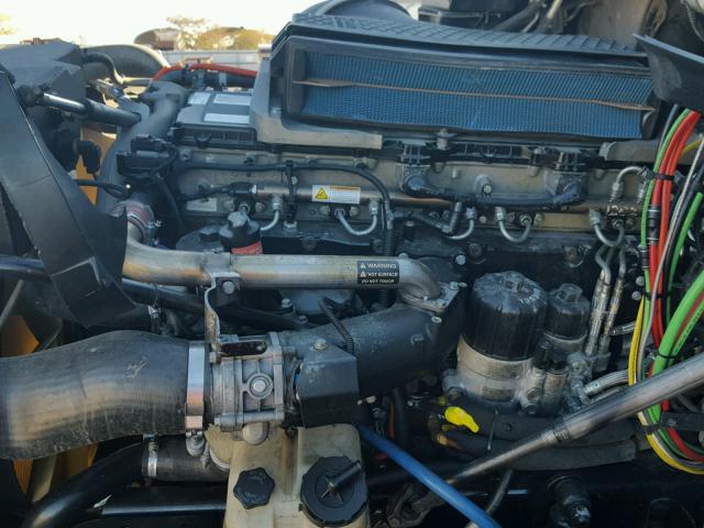 1FUJGLDR3CSBA3262 - 2012 FREIGHTLINER CASCADIA 1 GREEN photo 7