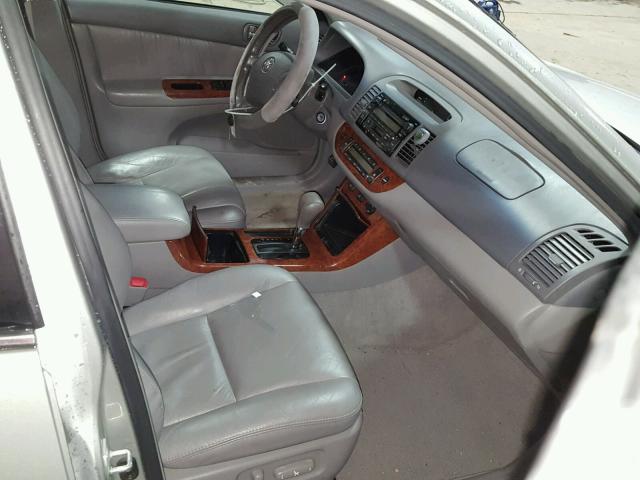 4T1BF30K15U083184 - 2005 TOYOTA CAMRY LE SILVER photo 5
