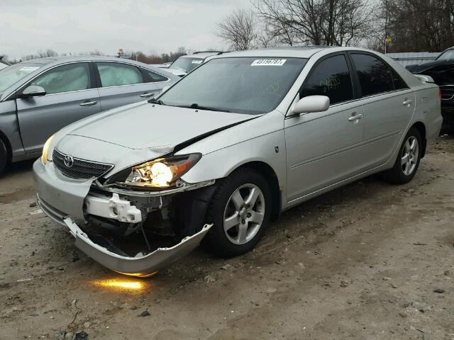 JTDBF30K020002585 - 2002 TOYOTA CAMRY LE SILVER photo 2