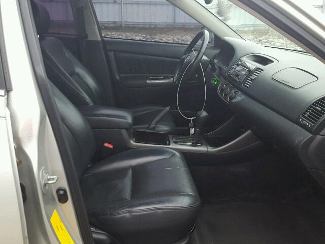 JTDBF30K020002585 - 2002 TOYOTA CAMRY LE SILVER photo 5