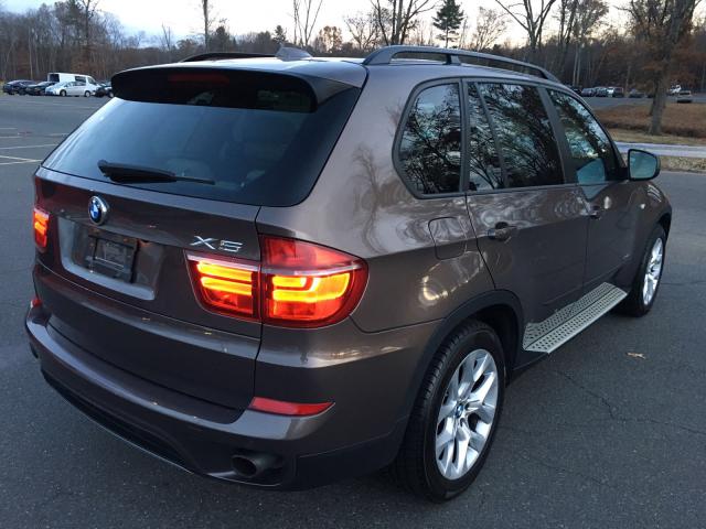 5UXZV4C56BL413225 - 2011 BMW X5 XDRIVE3 GRAY photo 4