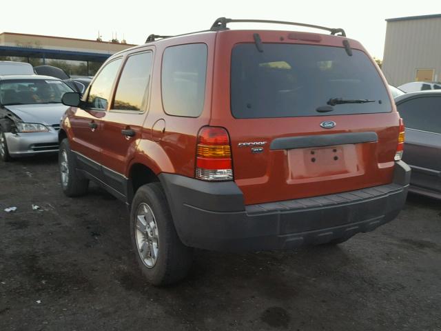 1FMYU03Z26KB35815 - 2006 FORD ESCAPE XLT ORANGE photo 3