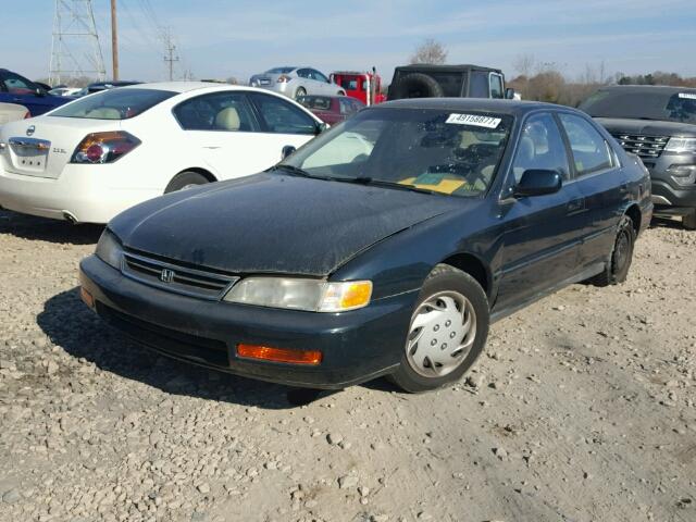 1HGCE664XVA010775 - 1997 HONDA ACCORD LX GREEN photo 2