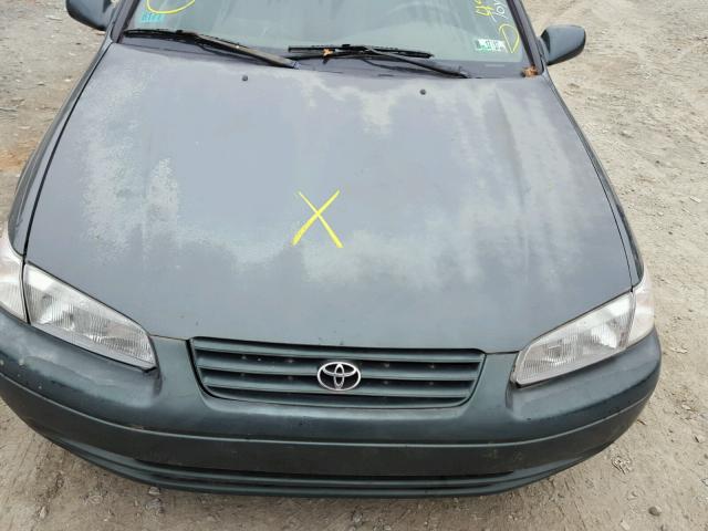 4T1BG22K0XU507770 - 1999 TOYOTA CAMRY CE GREEN photo 7