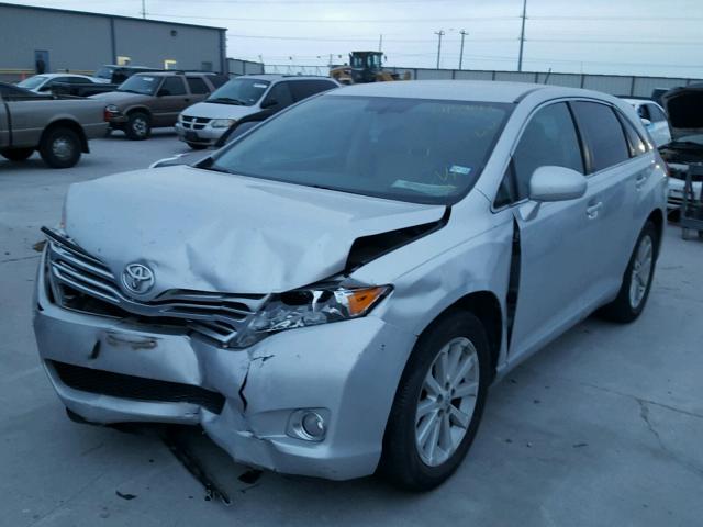 4T3ZA3BB2AU037438 - 2010 TOYOTA VENZA BASE SILVER photo 2