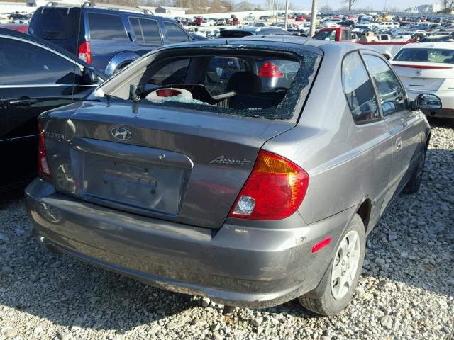 KMHCG35C75U324555 - 2005 HYUNDAI ACCENT GS GRAY photo 4