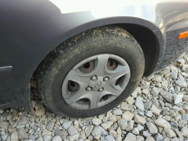 KMHCG35C75U324555 - 2005 HYUNDAI ACCENT GS GRAY photo 9