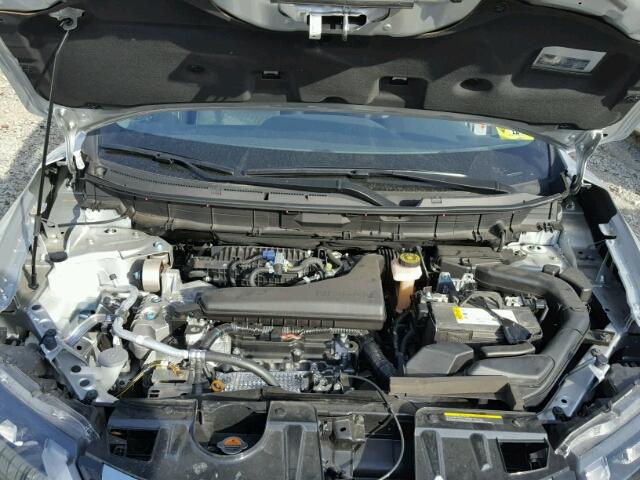 KNMAT2MV8HP517403 - 2017 NISSAN ROGUE S SILVER photo 7