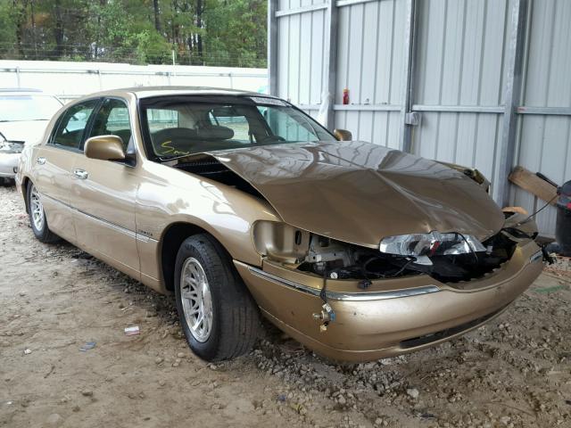 1LNFM82W3WY646749 - 1998 LINCOLN TOWN CAR S GOLD photo 1