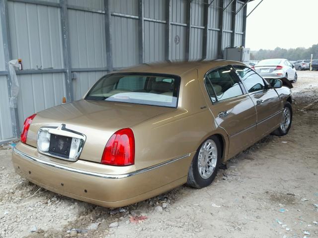 1LNFM82W3WY646749 - 1998 LINCOLN TOWN CAR S GOLD photo 4