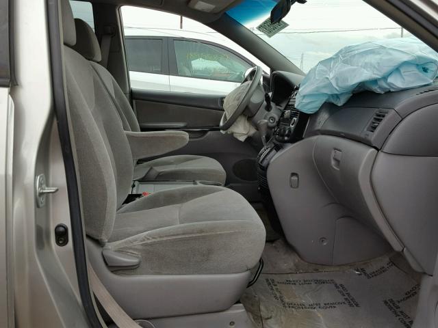 5TDZA23C55S257827 - 2005 TOYOTA SIENNA CE SILVER photo 5