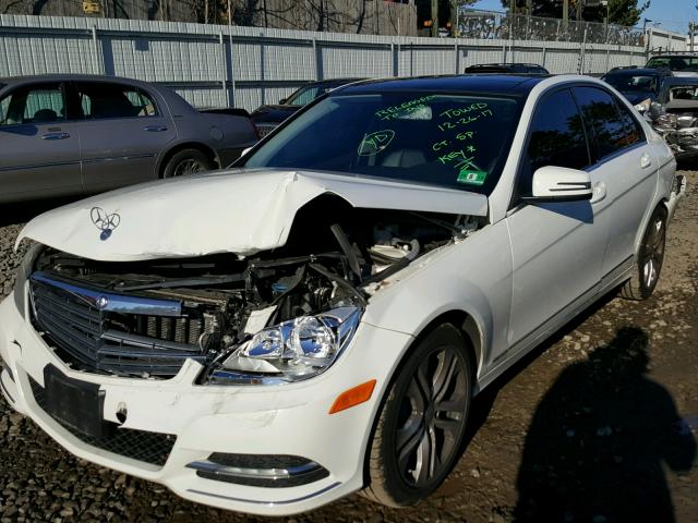 WDDGF8BB4CF912132 - 2012 MERCEDES-BENZ C 300 4MAT WHITE photo 2