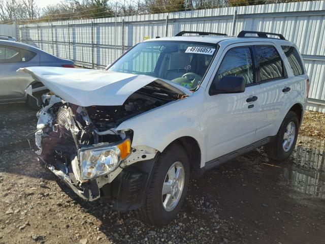 1FMCU03799KC98846 - 2009 FORD ESCAPE XLT WHITE photo 2