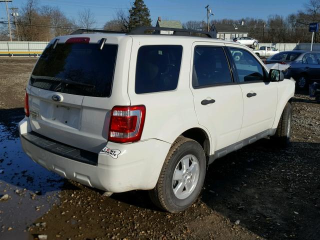 1FMCU03799KC98846 - 2009 FORD ESCAPE XLT WHITE photo 4