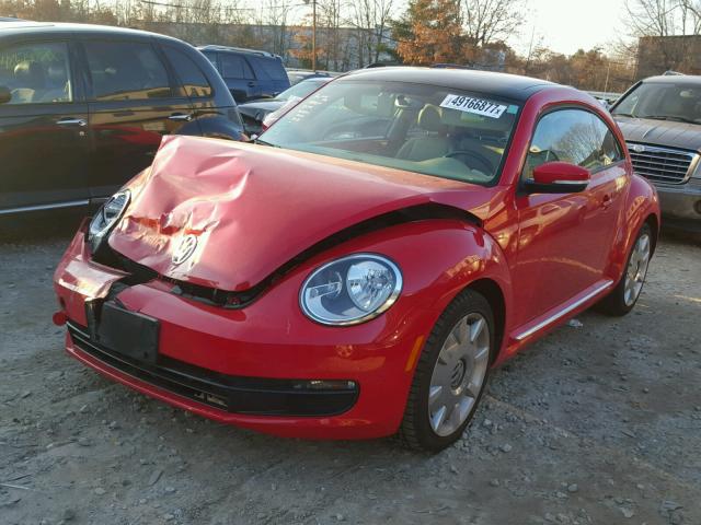 3VWJP7AT2DM693946 - 2013 VOLKSWAGEN BEETLE RED photo 2