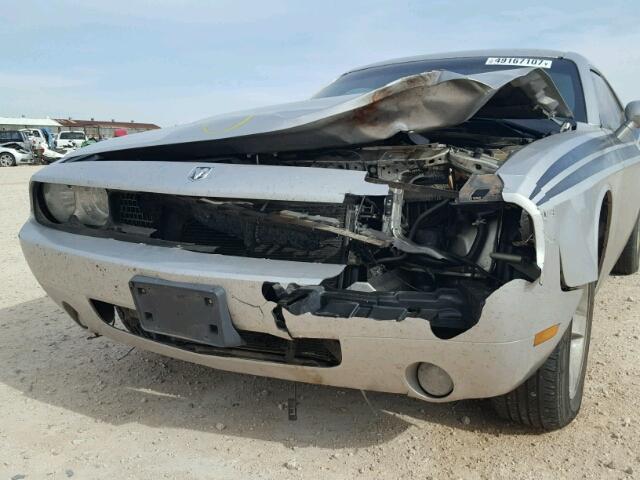 2B3LJ44V39H641063 - 2009 DODGE CHALLENGER SILVER photo 9