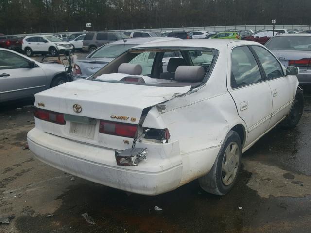 4T1BF28K5WU042119 - 1998 TOYOTA CAMRY CE WHITE photo 4