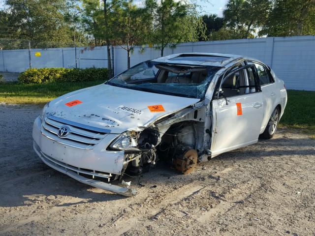 4T1BK36B36U085992 - 2006 TOYOTA AVALON XL WHITE photo 2