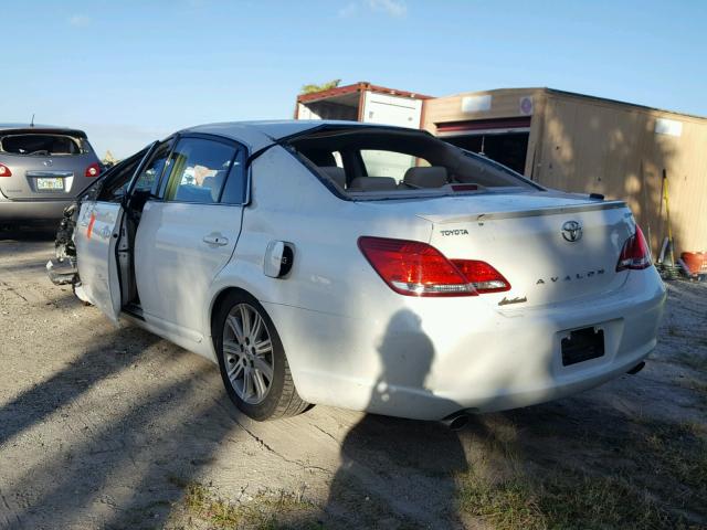 4T1BK36B36U085992 - 2006 TOYOTA AVALON XL WHITE photo 3