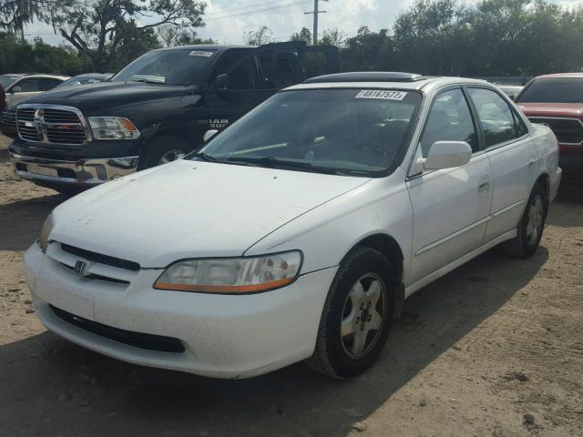 1HGCG165XYA072686 - 2000 HONDA ACCORD EX WHITE photo 2