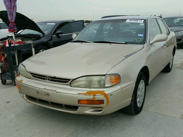 4T1BG12K2TU732308 - 1996 TOYOTA CAMRY DX BEIGE photo 2