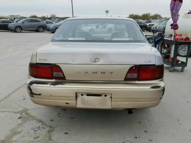 4T1BG12K2TU732308 - 1996 TOYOTA CAMRY DX BEIGE photo 9