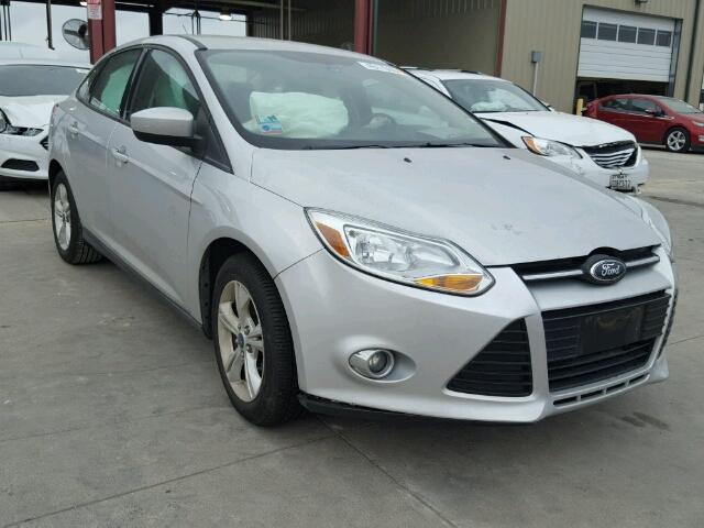 1FAHP3F2XCL465838 - 2012 FORD FOCUS SE SILVER photo 1