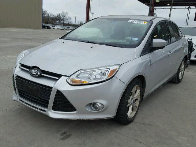 1FAHP3F2XCL465838 - 2012 FORD FOCUS SE SILVER photo 2