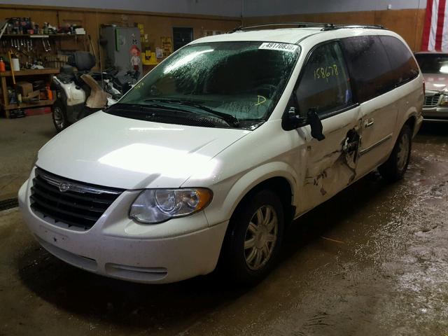 2A4GP54L07R349567 - 2007 CHRYSLER TOWN & COU WHITE photo 2