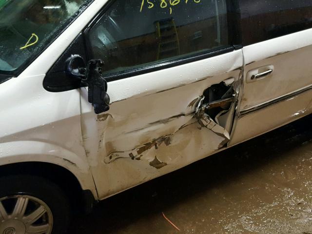 2A4GP54L07R349567 - 2007 CHRYSLER TOWN & COU WHITE photo 9