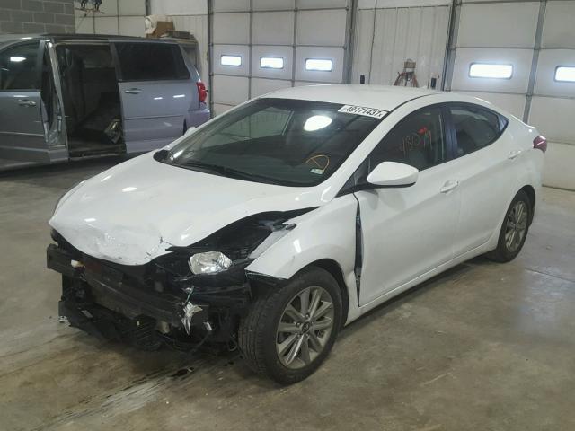 5NPDH4AEXGH722827 - 2016 HYUNDAI ELANTRA SE WHITE photo 2