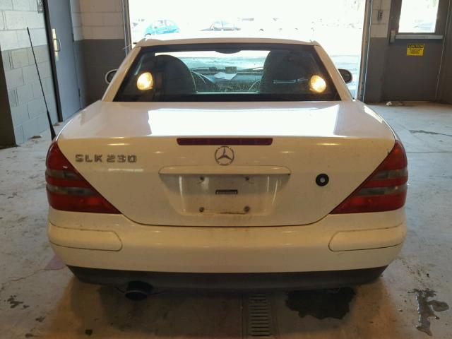 WDBKK47F4YF154089 - 2000 MERCEDES-BENZ SLK 230 KO WHITE photo 6