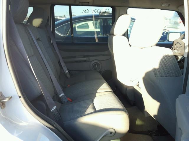 1J8HG48P17C577578 - 2007 JEEP COMMANDER თეთრი ფოტო 6