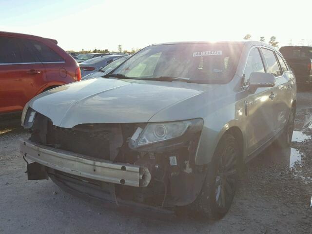 2LMHJ5FR1ABJ12194 - 2010 LINCOLN MKT GOLD photo 2