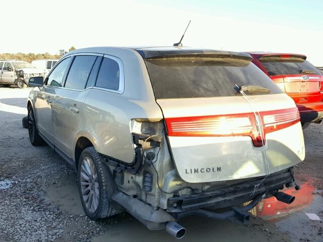 2LMHJ5FR1ABJ12194 - 2010 LINCOLN MKT GOLD photo 3