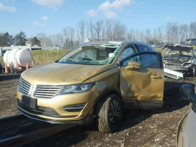 5LMCJ2A92FUJ07175 - 2015 LINCOLN MKC GOLD photo 2