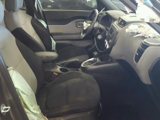 KNDJN2A26F7191568 - 2015 KIA SOUL GRAY photo 5