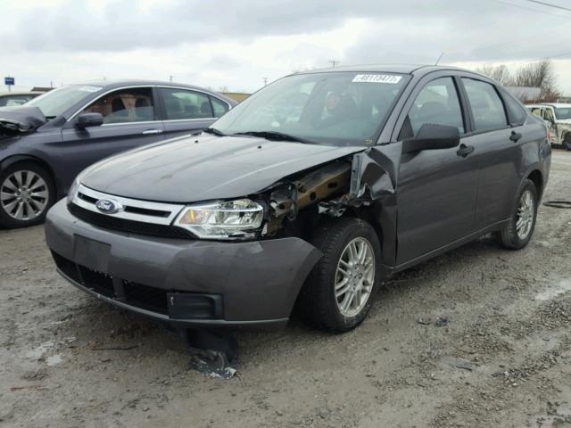 1FAHP3FN3AW282156 - 2010 FORD FOCUS SE GRAY photo 2