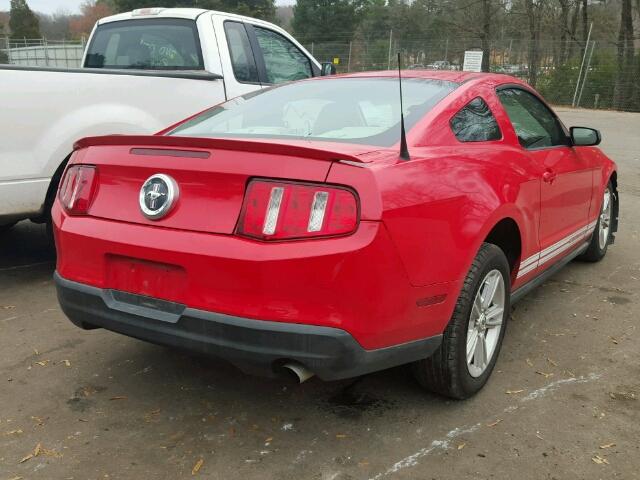 1ZVBP8AN0A5125773 - 2010 FORD MUSTANG RED photo 4