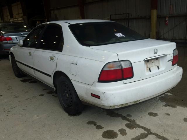 1HGCD5636TA285531 - 1996 HONDA ACCORD LX WHITE photo 3