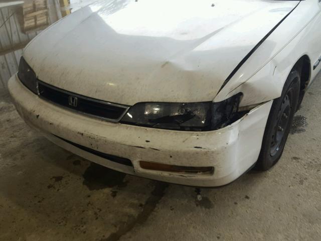 1HGCD5636TA285531 - 1996 HONDA ACCORD LX WHITE photo 9