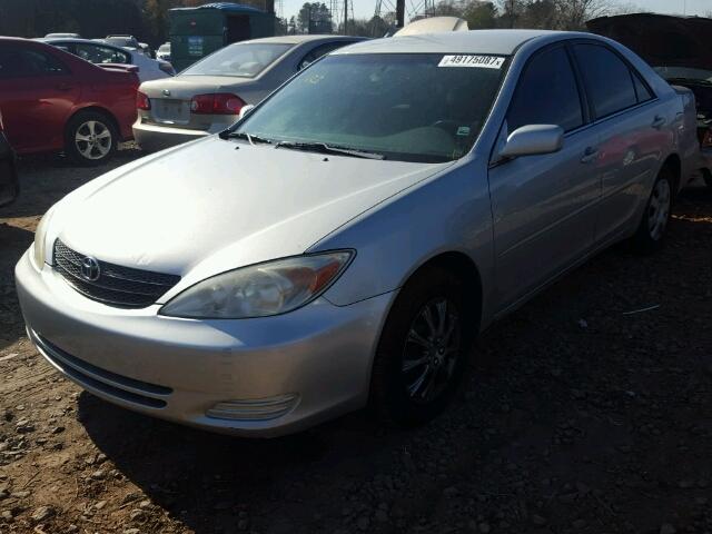 4T1BE32K82U600590 - 2002 TOYOTA CAMRY LE SILVER photo 2