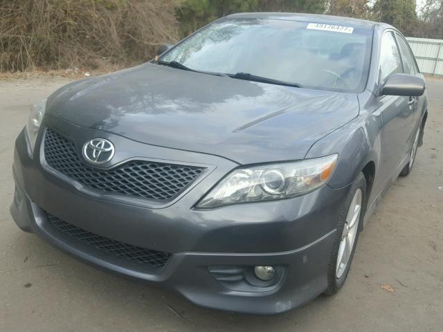 4T1BF3EK3AU516460 - 2010 TOYOTA CAMRY BASE GRAY photo 2