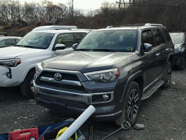 JTEBU5JR9H5427565 - 2017 TOYOTA 4RUNNER SR GRAY photo 2