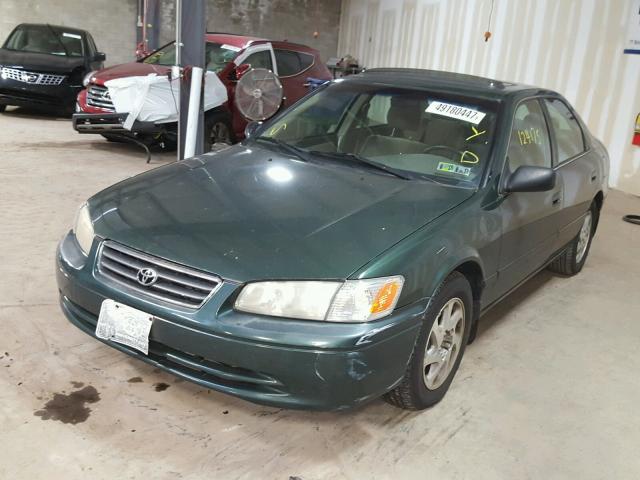 JT2BG22K610546780 - 2001 TOYOTA CAMRY CE GREEN photo 2