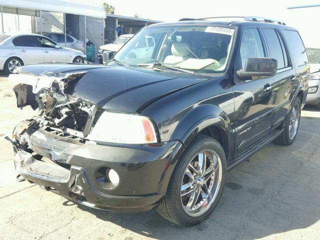 5LMFU27R04LJ16665 - 2004 LINCOLN NAVIGATOR Schwarz Foto 2