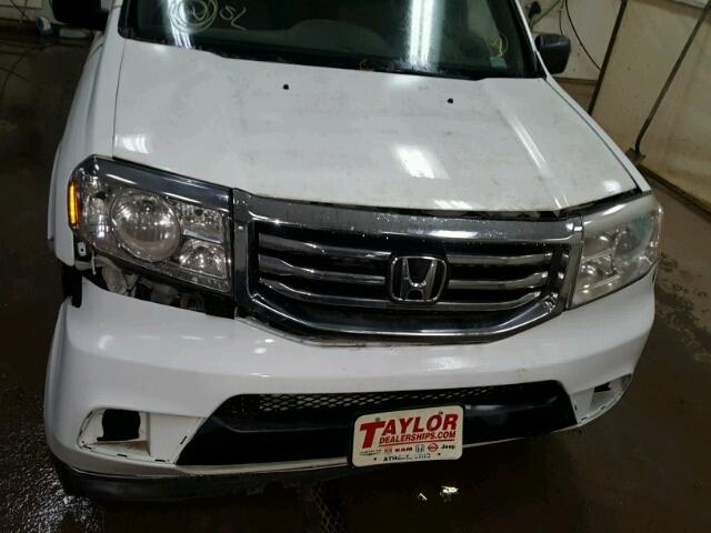 5FNYF4H2XFB009118 - 2015 HONDA PILOT LX WHITE photo 7