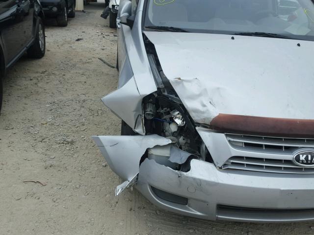 KNDMB233286246263 - 2008 KIA SEDONA EX SILVER photo 9