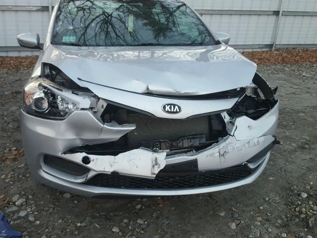 KNAFK4A63F5343280 - 2015 KIA FORTE LX SILVER photo 9