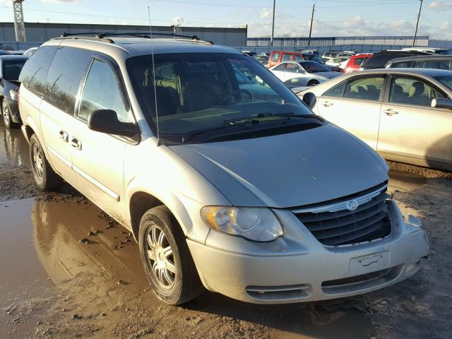 2C4GP54L55R567832 - 2005 CHRYSLER TOWN & COU TAN photo 1